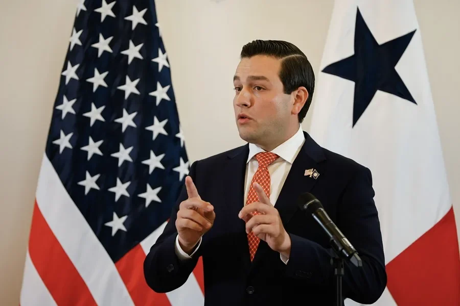 El embajador dice que EE.UU. acordó con Panamá analizar la exención del pago a los buques militares