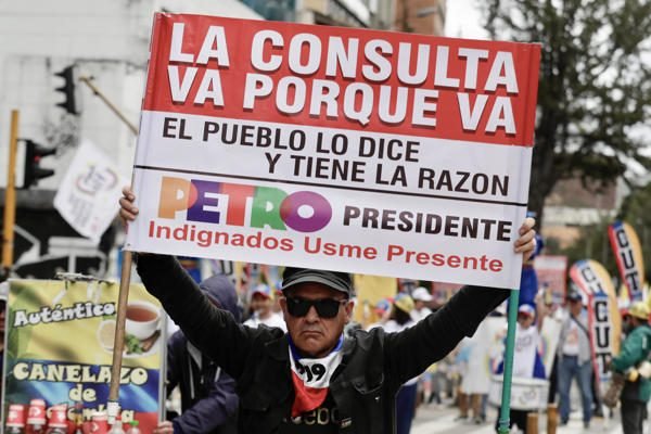 El "paro nacional" comienza con bloqueos al transporte en Bogotá y poco apoyo ciudadano