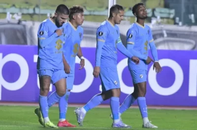 Bolívar arrolla (4-0) a Cerro y va a Sudamericana