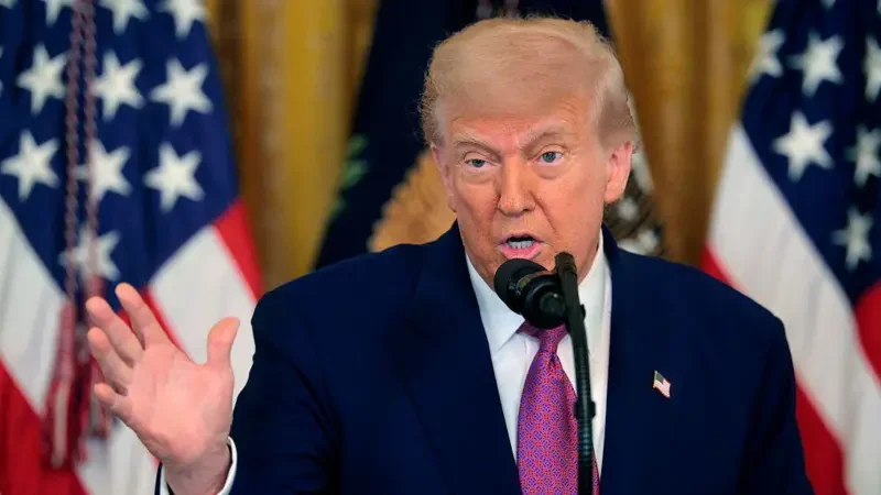 Trump advierte a Irán que si ataca objetivos de EE.UU. responderá con todas sus fuerzas