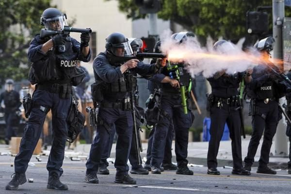 Alrededor de 300 migrantes detenidos en las redadas en Los Ángeles, según organizaciones