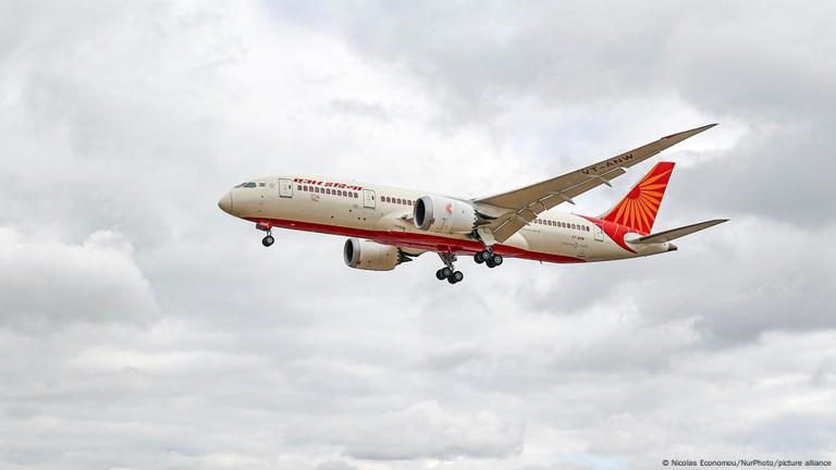 Avión con más de 240 pasajeros a bordo se estrelló cerca de aeropuerto en India