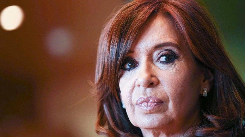Seguidores de Kirchner se congregan en espera de decisión de Corte Suprema argentina