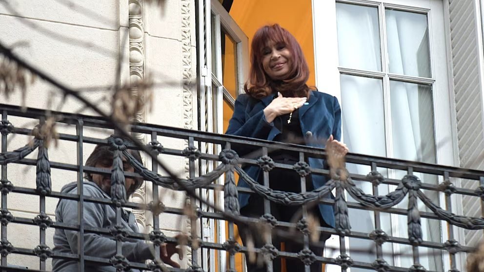 Cristina Fernández se quejó por las condiciones que impuso la justicia para que reciba visitas