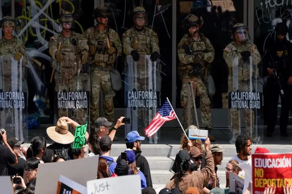 California pide a juez bloquear rápidamente despliegue de tropas de Trump en Los Ángeles