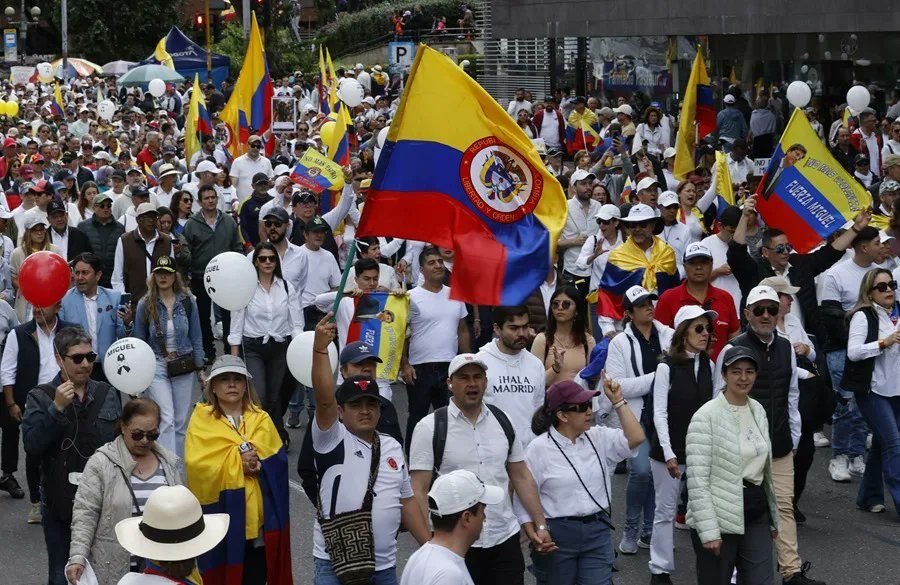 Colombianos realizaron "La Marcha del Silencio" para exigir fin de la violencia