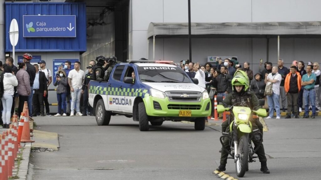 Trasladan al bunker de la Fiscalía al menor señalado de disparar contra Miguel Uribe Turbay