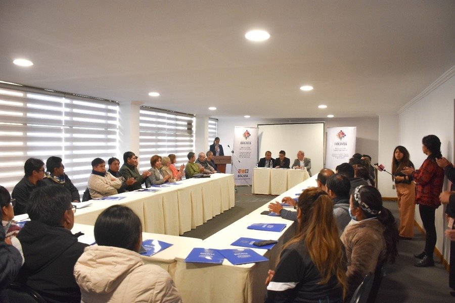 Más de 1.500 médicos y conductores capacitados en emergencias en Bolivia