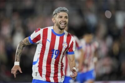 Paraguay acaricia clasificación al Mundial tras vencer 2-0 a Uruguay en las eliminatorias