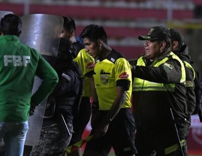 El VAR convalidó gol de Always Ready a pesar de tocar con la mano el autor del tanto
