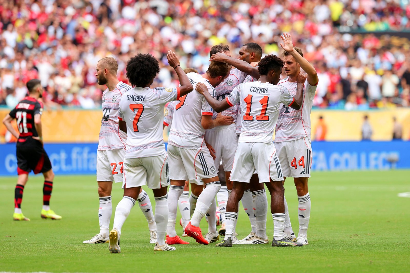El Bayern sufre para ganar al Flamengo y se citará en cuartos con el PSG 