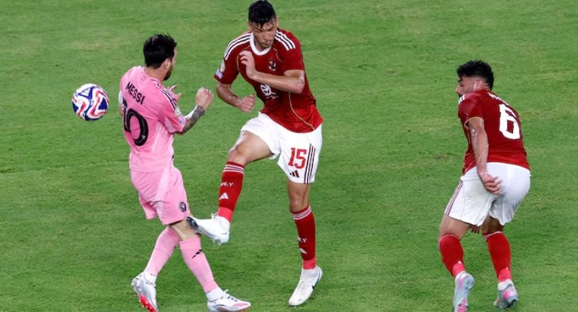 La violenta patada que recibió Lionel Messi en el duelo del Inter Mami ante Al Ahly por el Mundial de Clubes