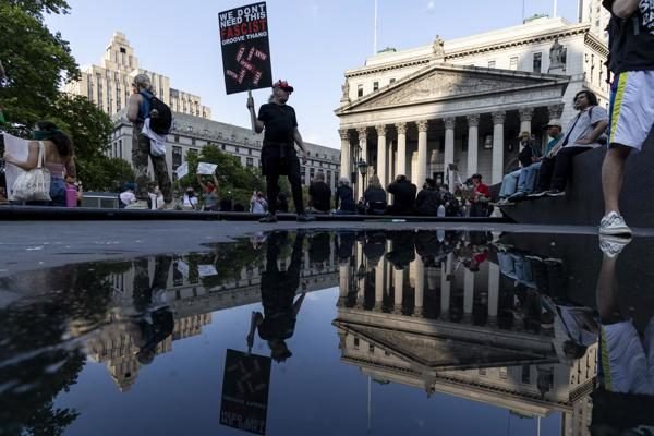 Decenas de arrestados en protestas contra las redadas en varias ciudades de EE.UU.