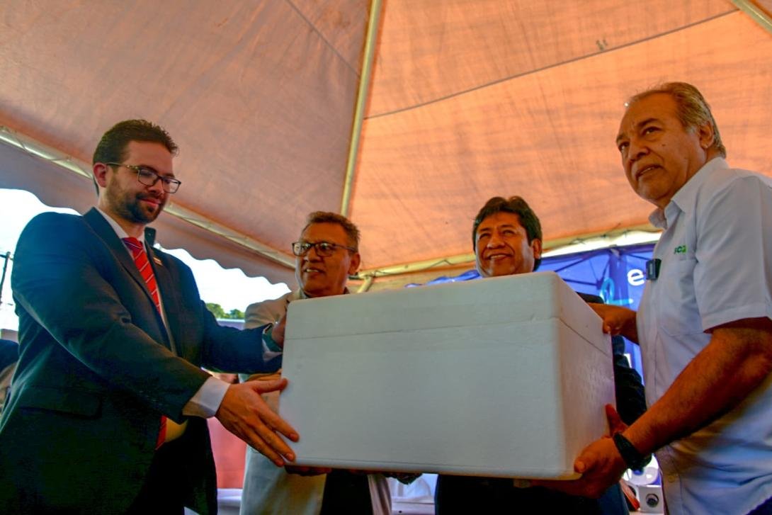 Venezuela dona 100 mil vacunas para combatir el sarampión en Bolivia