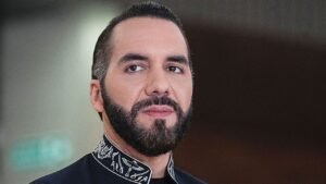 Bukele condecora al embajador que ayudó a "arreglar" la relación de El Salvador con EE.UU.