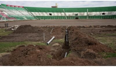 En la décima semana de readecuación del Tahuichi los trabajos se concentran en la ampliación de la cancha