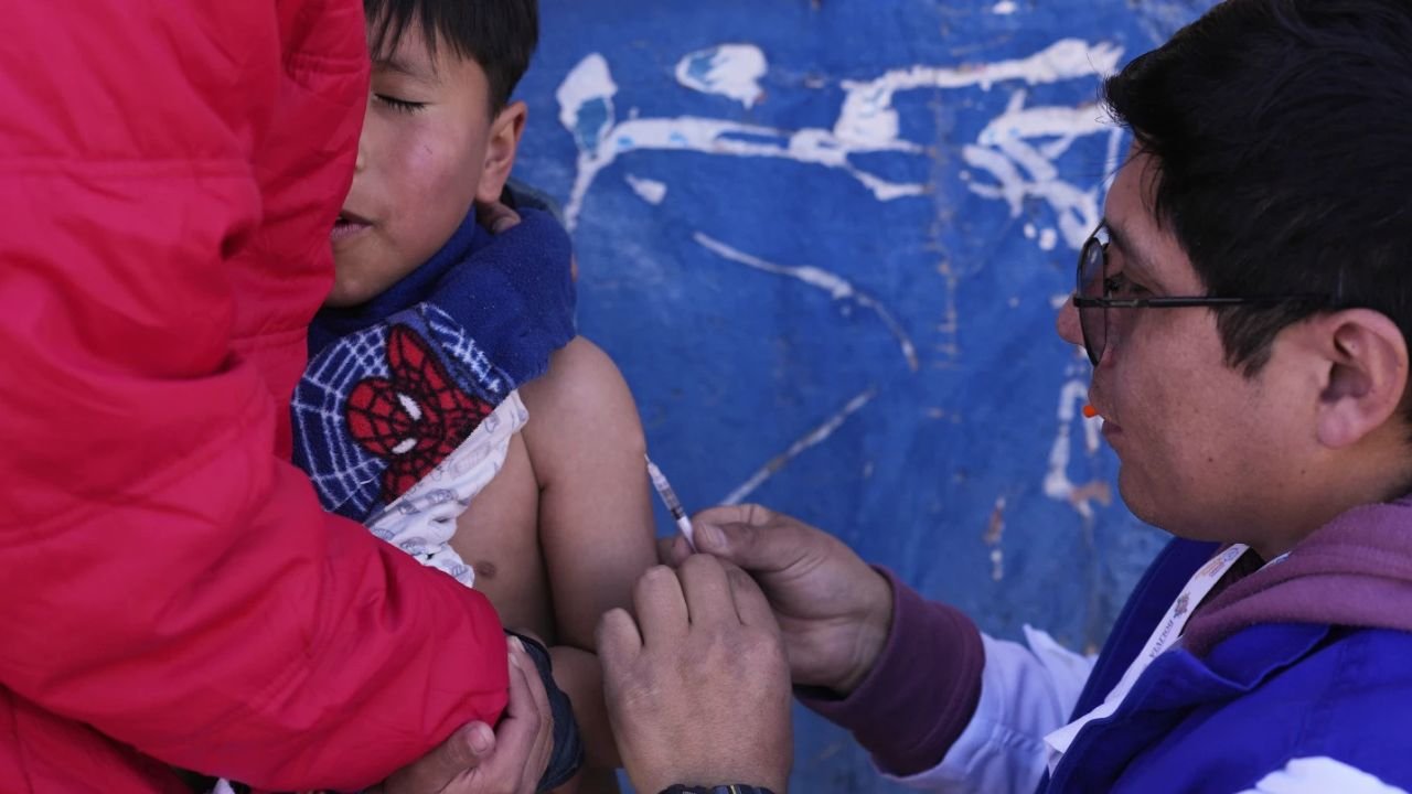 Bolivia espera nuevas donaciones de vacunas contra el sarampión por parte de India y Unicef