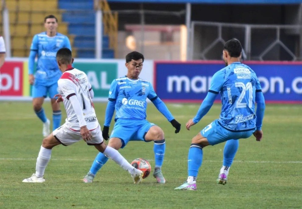 Blooming rescata un punto en su visita a Nacional y se mantiene en lo más alto del Grupo A
