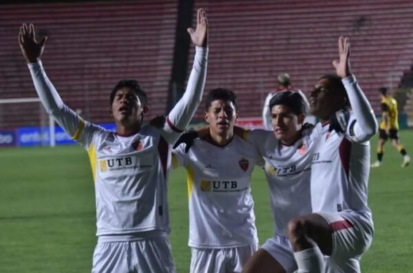 Real Oruro le gana a The Strongest de visitante y sigue en la punta del Grupo B