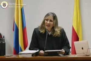 Jueza afirma que la Justicia no cede al poder, al iniciar lectura del fallo del caso Uribe