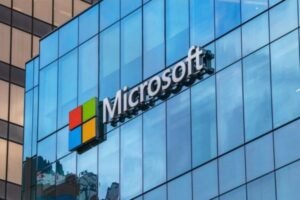 Microsoft cierra ejercicio con un beneficio de 101.832 millones de dólares, un 15% más