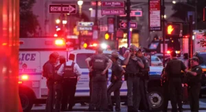 Al menos cuatro muertos, entre ellos un policía, en un tiroteo en Nueva York