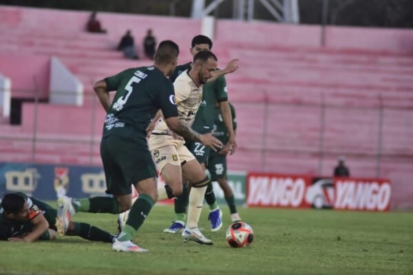 Tomayapo y The Strongest empataron en un partidazo con seis goles y tres penales