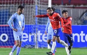 Wilstermann sorprende, vuela alto en La Paz y frena a Bolívar en el Siles