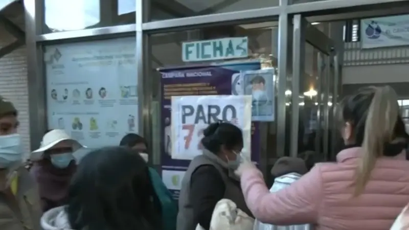 Trabajadores del sector salud en Cochabamba inician huelga de hambre indefinida