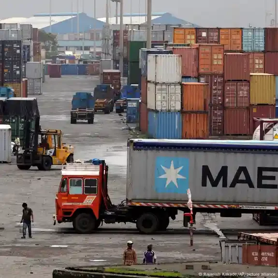 Entran en vigor aranceles del 50% de EE.UU. a la India