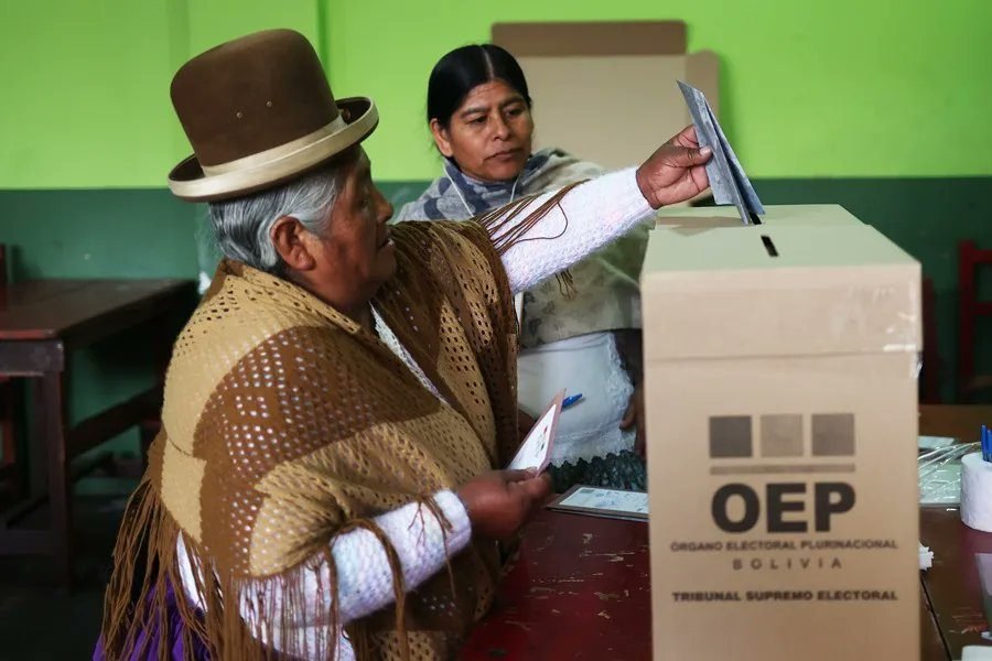 Bolivia vota en unas elecciones que podrían marcar el fin de dos décadas de dominio del MAS