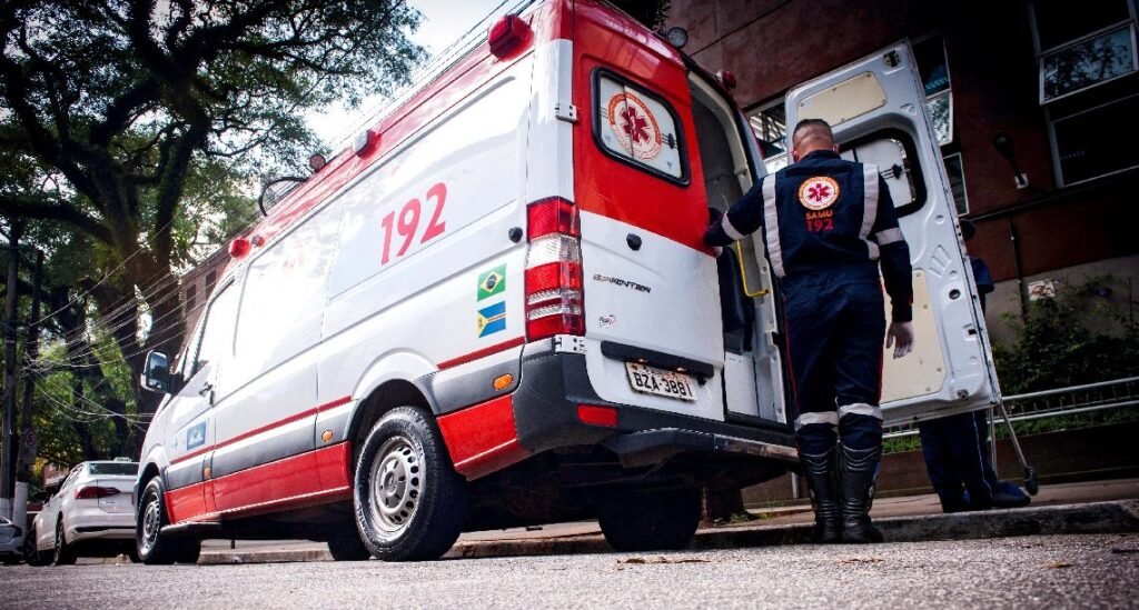 Once muertos en un choque entre un autobús turístico y un camión de granos en Brasil