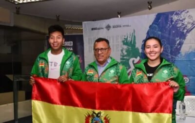 Moscoso y Barrios reciben la tricolor para el Mundial