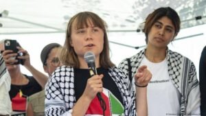 300 activistas navegan hacia Gaza con ayuda internacional