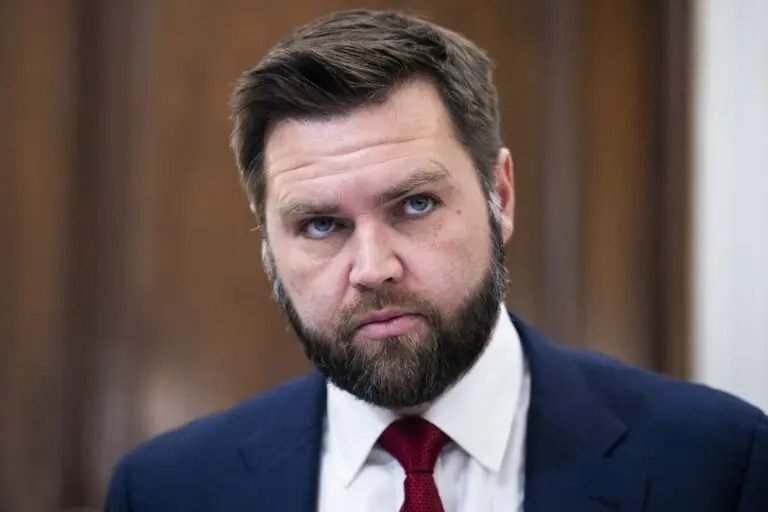 Trump señala que JD Vance "probablemente" será su sucesor como candidato republicano