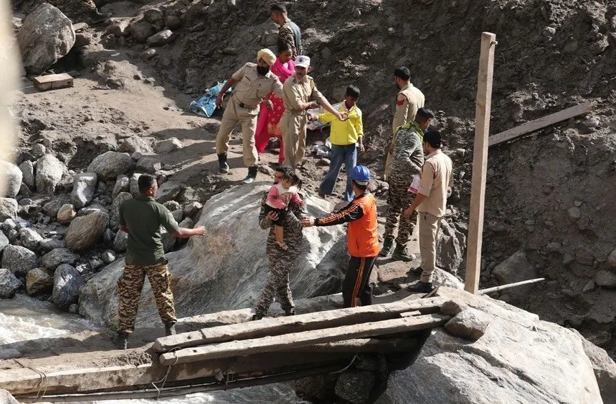 Más de 300 fallecidos dejan fuertes lluvias en norte de Pakistán