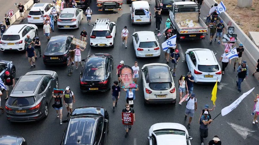 Manifestante en todo Israel exigen un acuerdo sobre los rehenes en Gaza