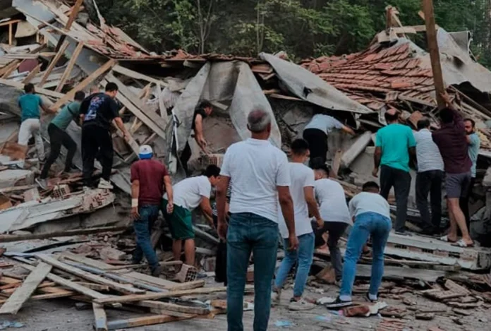 Al menos un muerto y seis heridos por terremoto que sacude el noroeste de Turquía