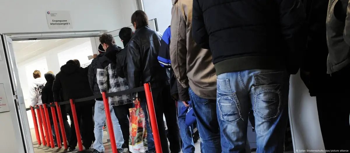 el desempleo supera los tres millones de personas