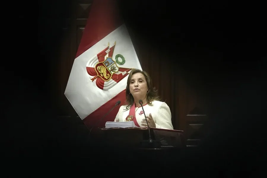 El Tribunal Constitucional de Perú suspende todas las investigaciones contra la presidenta Dina Boluarte