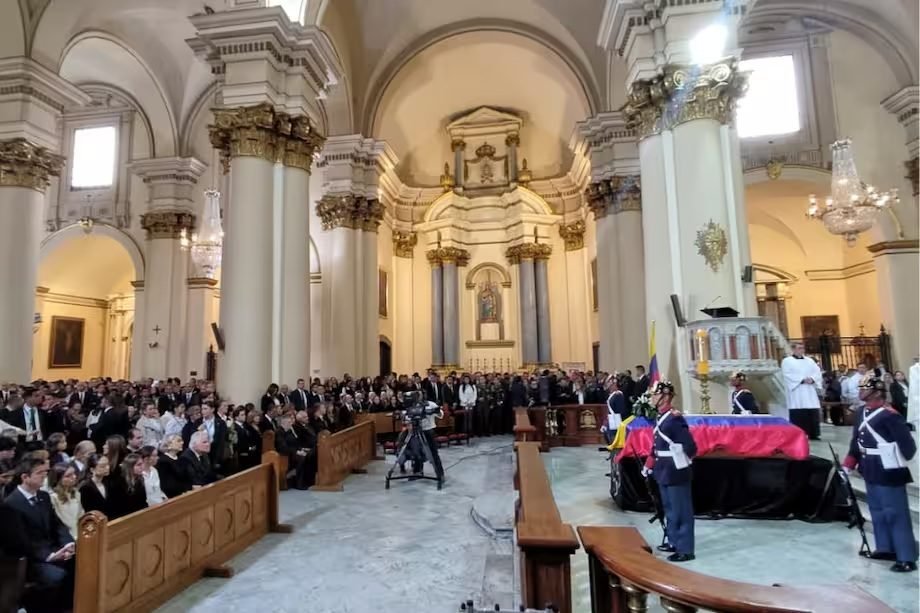 Familia de Miguel Uribe le pidió a Petro no asistir al funeral del senador