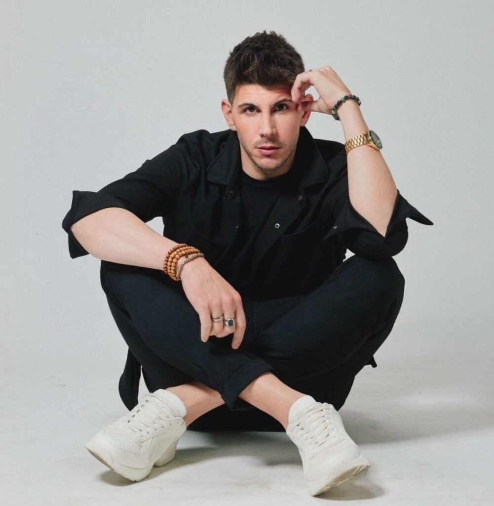 Rubén Alegría debuta en América Latina con “¿Por qué la extraño?”