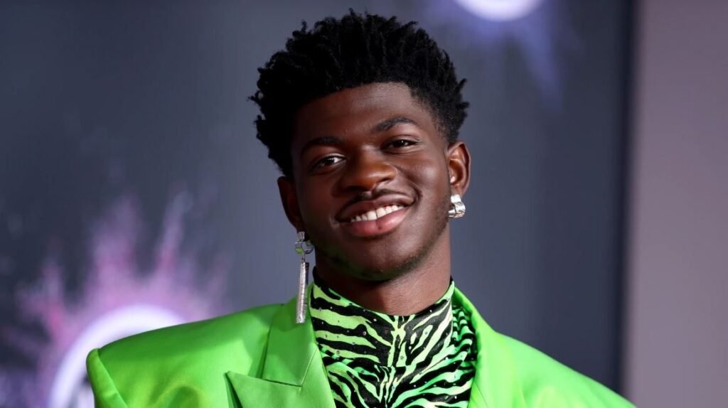 Lil Nas X fue acusado de cuatro delitos por deambular desnudo por Los Ángeles