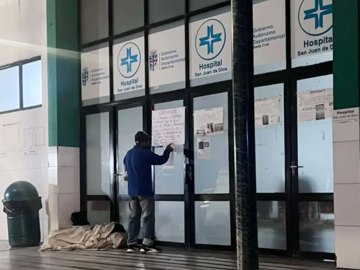 Bono adeudado: trabajadores de salud cruceños entran en cuarto intermedio