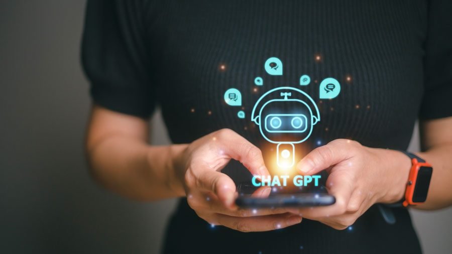 ChatGPT podría incluir anuncios en el futuro, según el director de esta IA