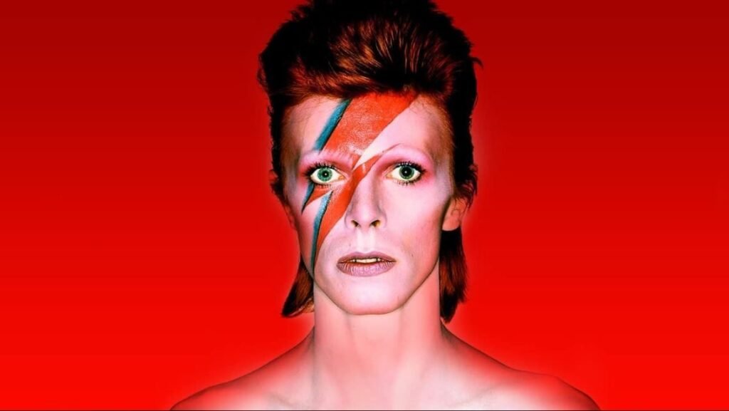 Una exposición recorre la vida y obra de David Bowie