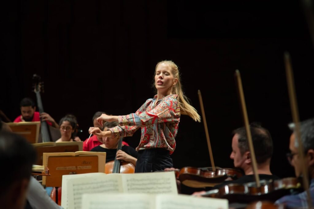 La batuta de Elisa Vegas regresa a la Sala Simón Bolívar este 18 y 19 de octubre