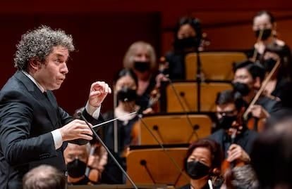 La Filarmónica de Los Ángeles celebra el legado de Dudamel con programa 'Gustavo's fiesta'