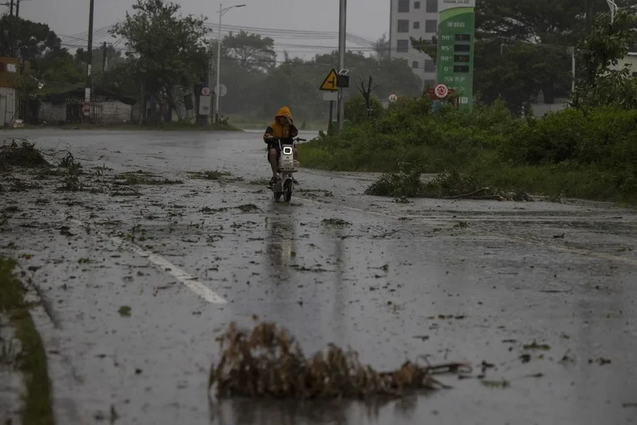 El tifón Matmo toca tierra en el sur de China tras provocar la evacuación de 150.000 personas