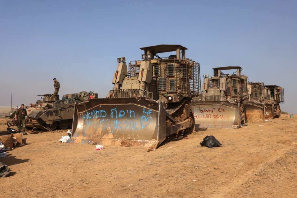 Qatar inicia con el retiro de escombros y la apertura de calles en Gaza